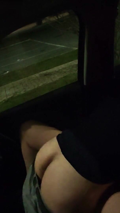 Dogging Stranger fångar min fru på allmän parkering och knullar hennes fitta tills spermasprut - Påkommen av voyeur P2 - MissCreamy | Klippa 2