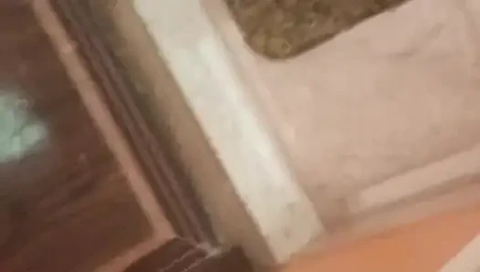 Seksi üvey kız kardeş queen4desi yağlı masaj sikişiyor 69