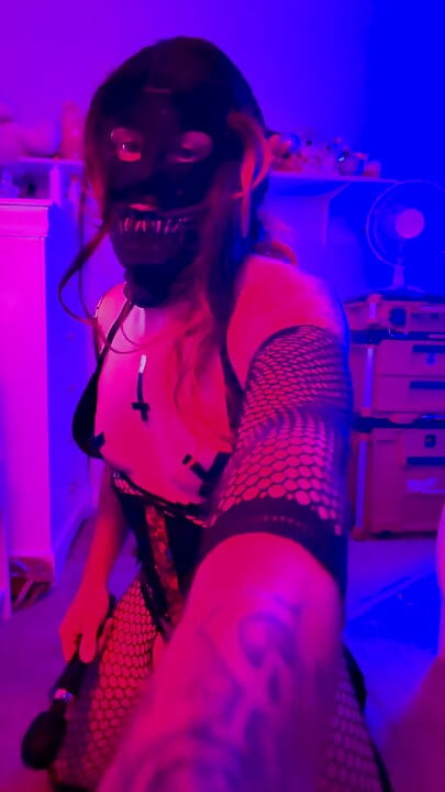 Toying solo TheXD needs new outfits send me some! Thanks you