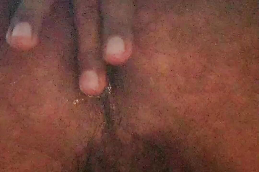 Sperma mi je masturbirala penis i patlidžan mi je ušao u šupak