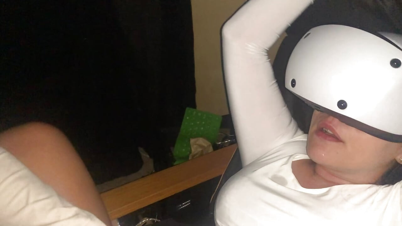 Viviane Martix认为她独自一人戴着她的新虚拟现实眼镜