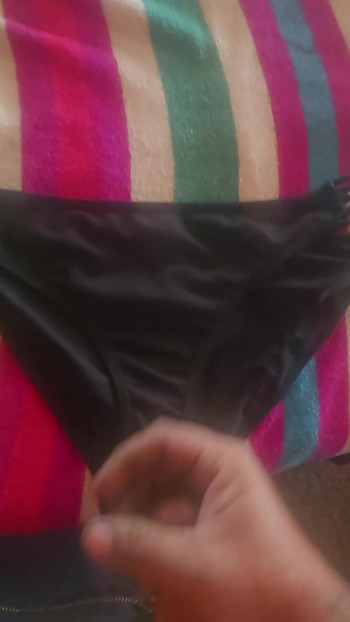 Megtaláltam a Nic bikini alsómat, és meg kellett osztanom az iránta érzett szeretetemet, utána visszatettem, ő pedig úszott velünk