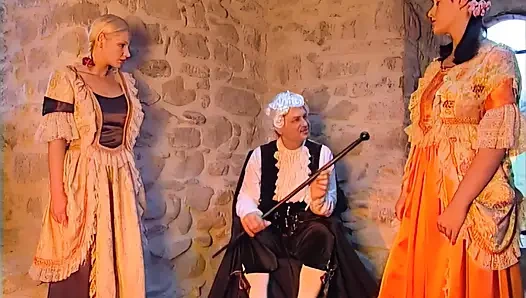 Шлюхи едят большой пенис