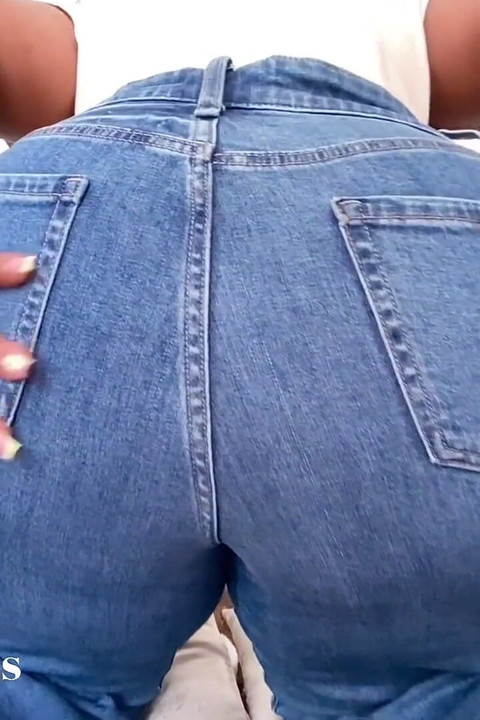 Farting Fat Booty MILF in Jeans