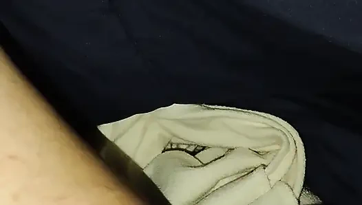 Tekrar mastürbasyon yapıyor.