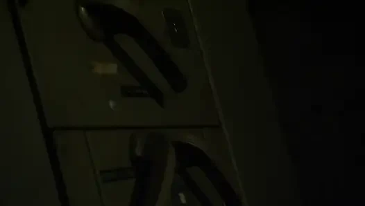 Büyük memeli bebek minibüste sikiliyor