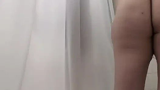 Milf in the shower getting squeaky clean