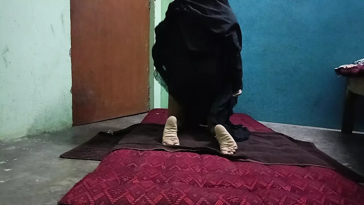 I fucked my friend's wife in Hijab alone in her house and put my cock's juice in her pussy