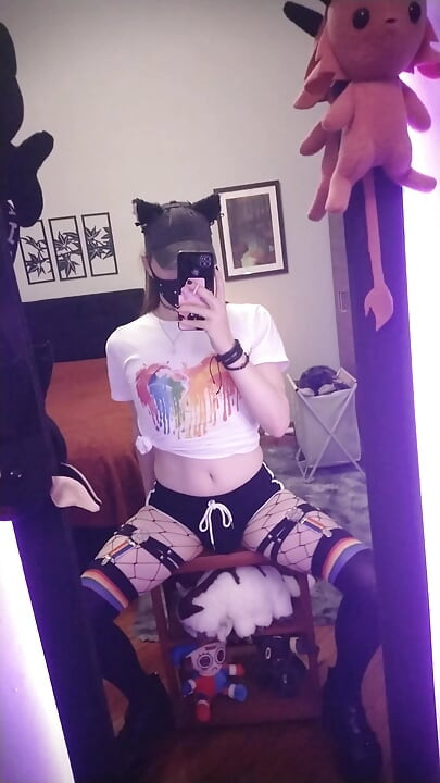 Pride Month Femboy дражнить і мастурбує