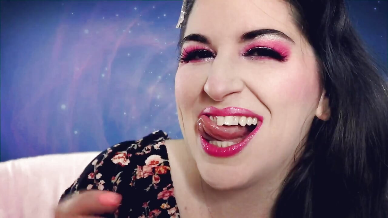 Rosa leppestift på pleksiglass Asmr