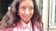 ¡Una linda estudiante fue follada, se corrió en su cara y fue a la escuela cubierta de esperma!