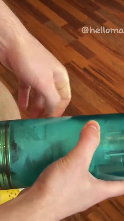 Epikus pillanat a "This Toy Eat My Cock Huge Cum with a New HoneyPlayBox First Deny to Handle It" című filmből