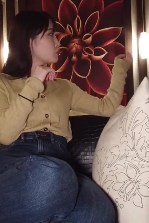 Anywhere Gulp-a Stunning Reception Muse Turns Exposure Into Her Signature Move Chapter-3