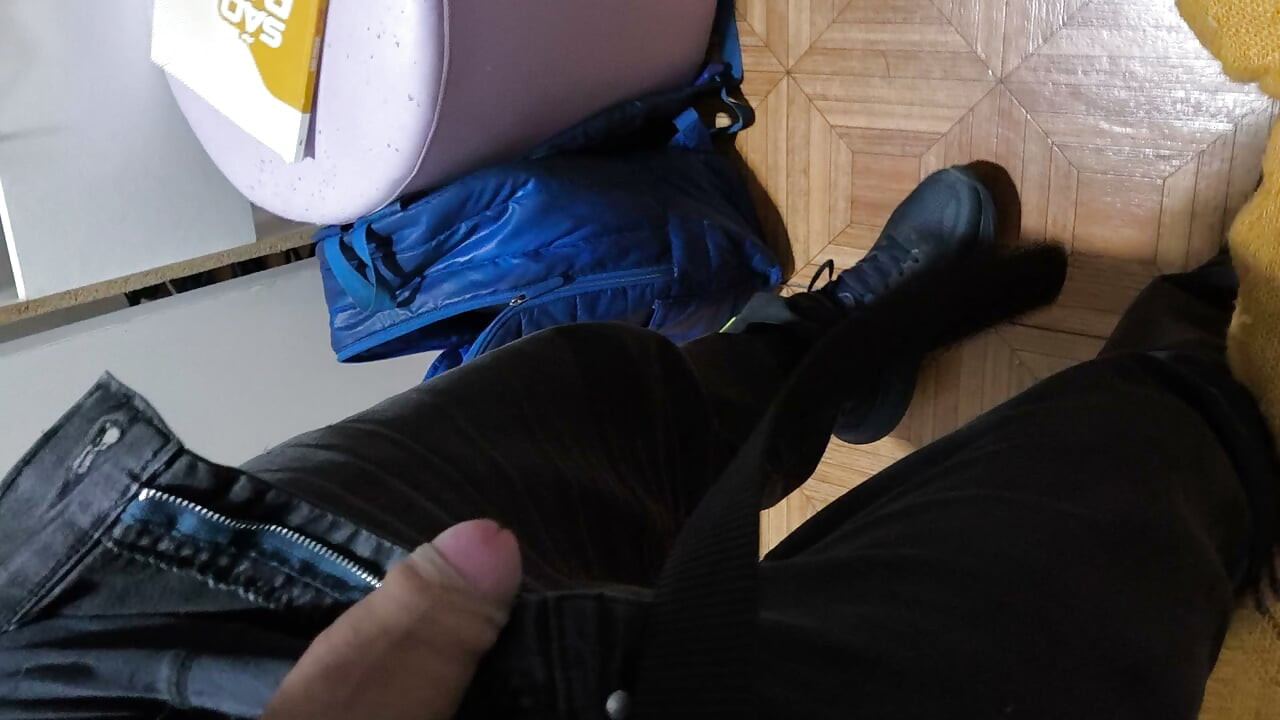 10 Minit Handjob dengan Cumshot di Hujung, Kongkek di Tempat Kerja