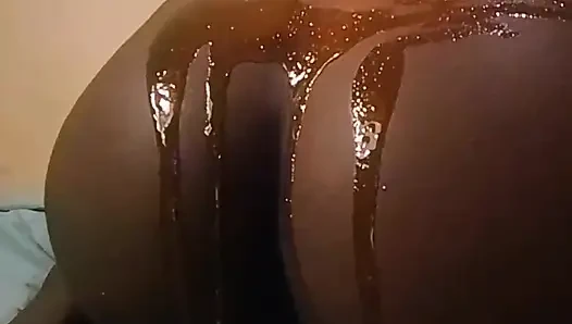 Sikişmeden Önce Üstüne Biraz Bal Dök