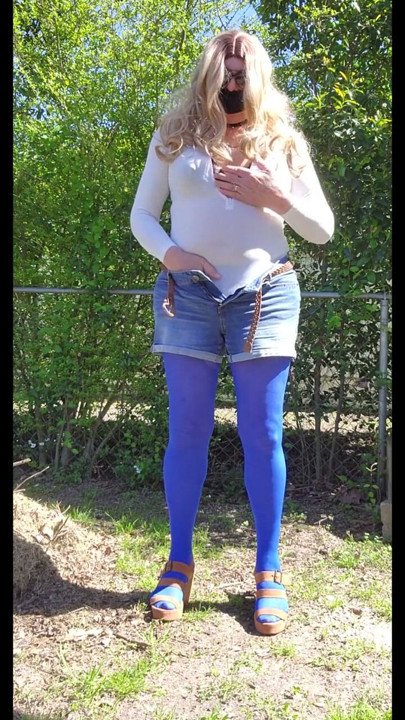 Cd outdoors pantyhose playing with myself masturbating and cum. | Clip 1