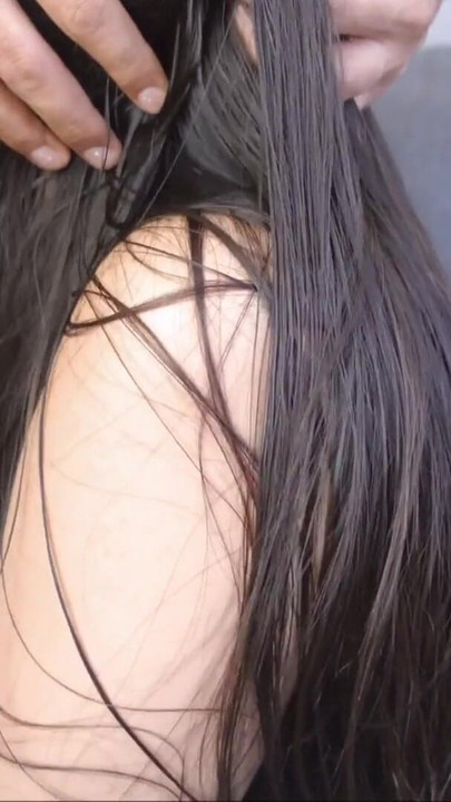 Bakış açısı tıraşlı vajinasını yemeden önce kalçalarının götüne boşalıyor | Klip 1