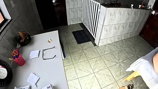 Si buta kecil mengalami orgasme dengan jilat memek dan penetrasi anal dari dokter kandungan.