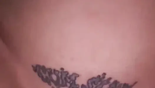 Cewek nakal ini ngentot kontol tukang reparasi dan cowok ini fingering memeknya saat suaminya lagi nggak di rumah