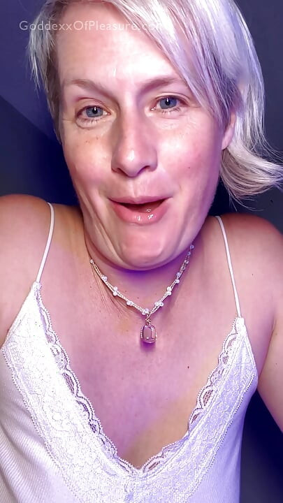 StepMommy Sat On My Face And Gave Me JOI So I Can Be Useful