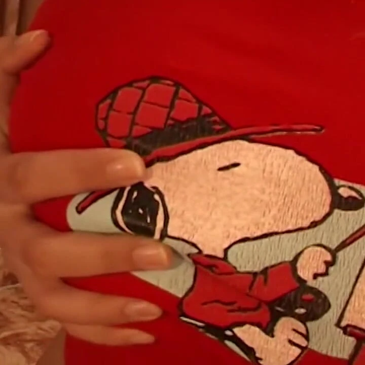马尾辫少女弹跳她的巨乳