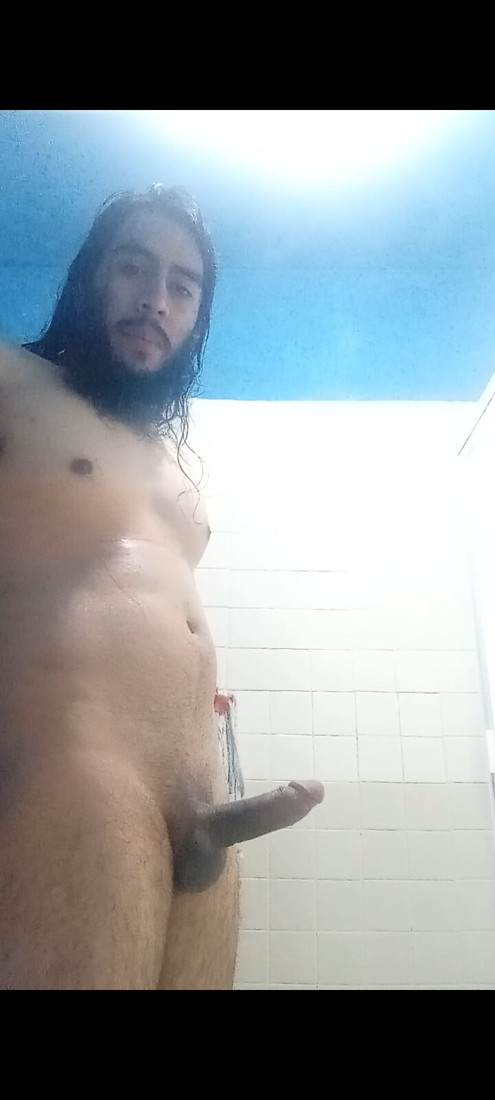 Víctor Rojas masturbates in the shower, in Cuernavaca