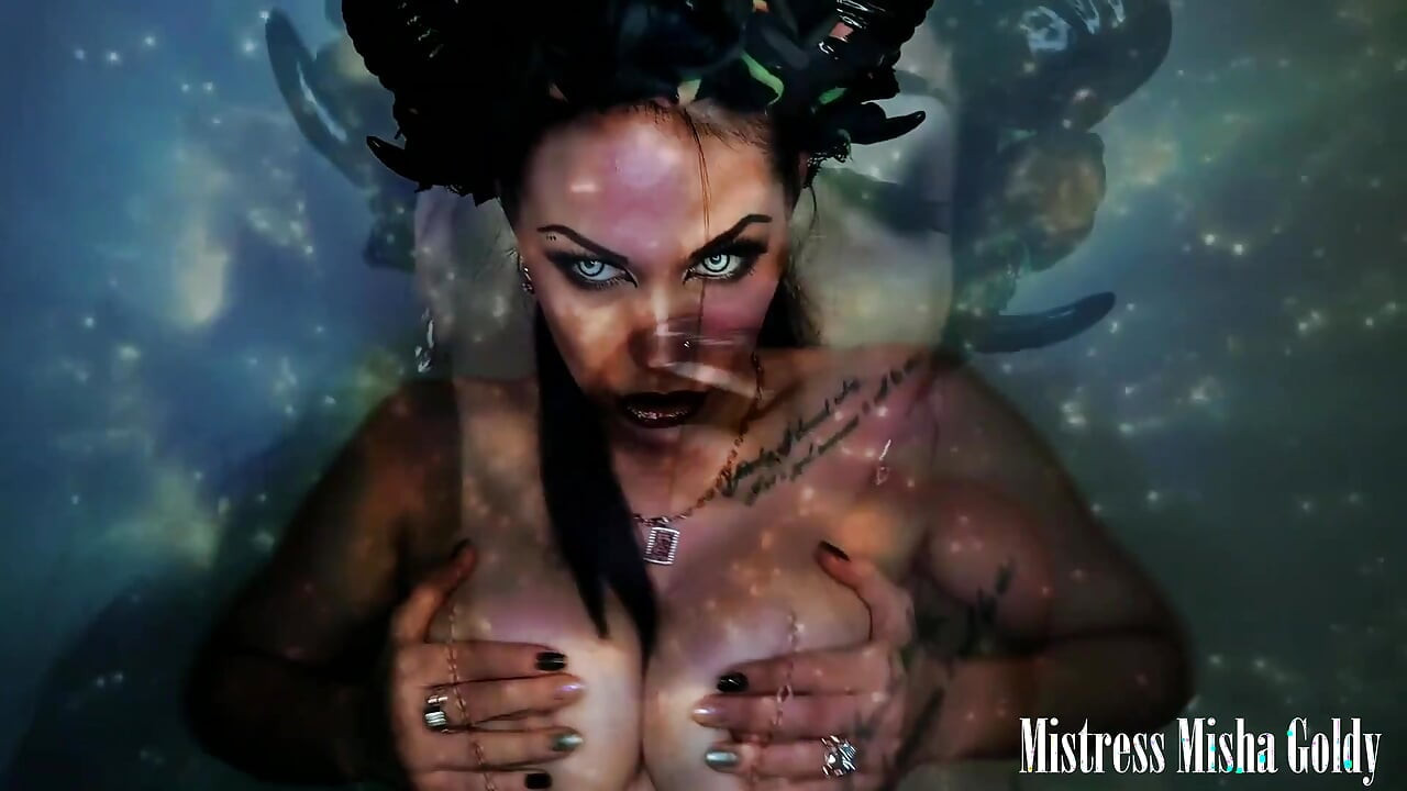 Uctívání, masturbace a sperma v ústech Succubusse! Nebezpečné a svůdné rituální šukání myslí!