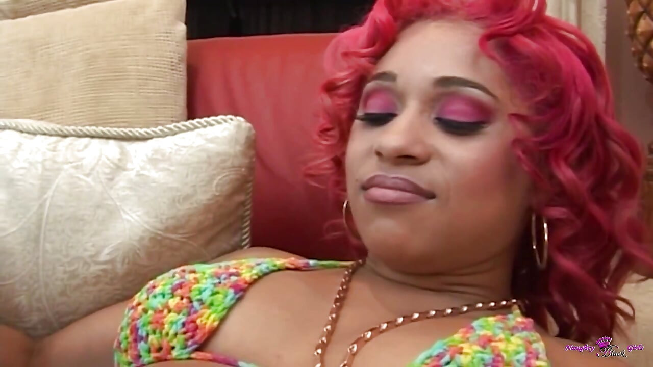 Thick Pinky Spreads Her Legs to Have Her Snatch Eaten and Railed by His Manhood