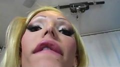Renata sexy milf transsexual sendo fodida -sinne-