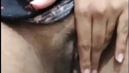 Gadis desa desi fingring di aplikasi whatsa menunjukkan telanjang untuk bf memek ketat xxx video