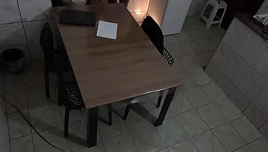 Sekreterin götü toplantı odasında sikiliyor.