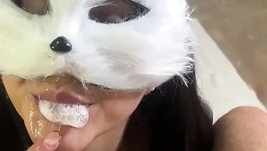 Сегодня я шаловливая кошечка, которая хочет молока