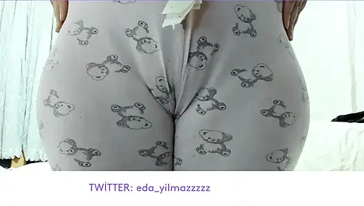 CAMELTOE- MASTURBASI DALAM PIYAMA- MILF TURKI- PORNO TURKI