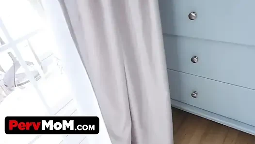 Склонили к осеменяющей мачехе - Табу Cherie DeVille в видео от первого лица