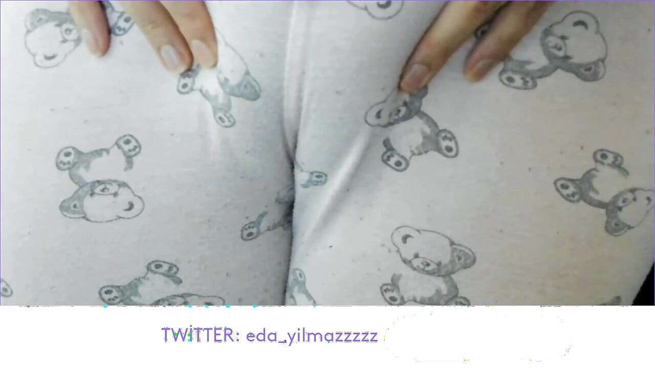 CAMELTOE- SWOLLEN PUSSY- MASTURBATE WITH PAJAMAS