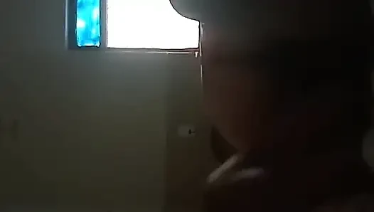 Eva lagi nggak tahan lagi, kami pergi ke motel murahan untuk ngentot