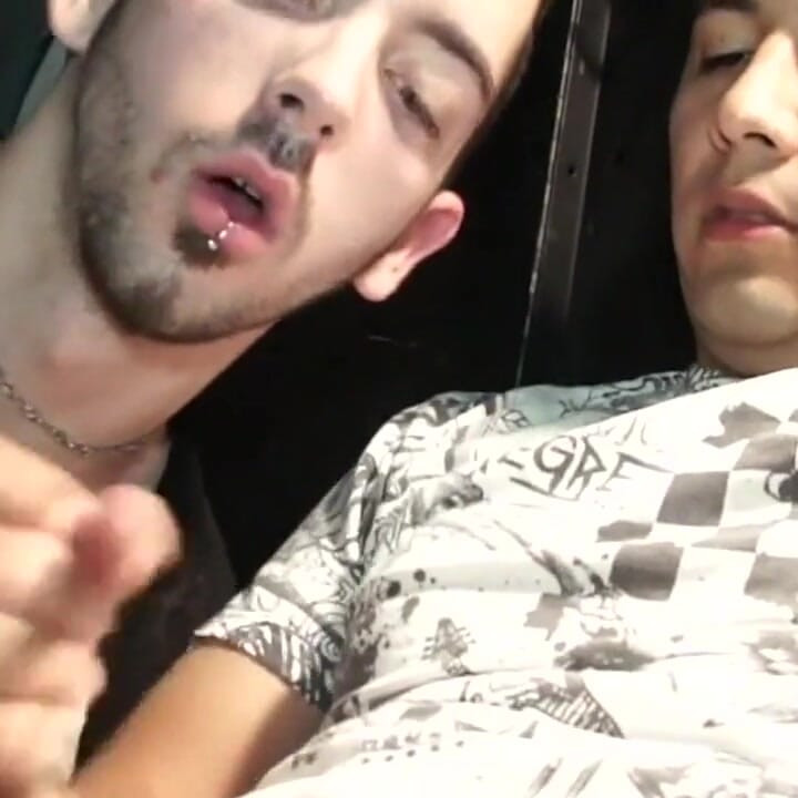 Bukkake Amateur with Gay Twinks Sucking All His Friends to the Cum