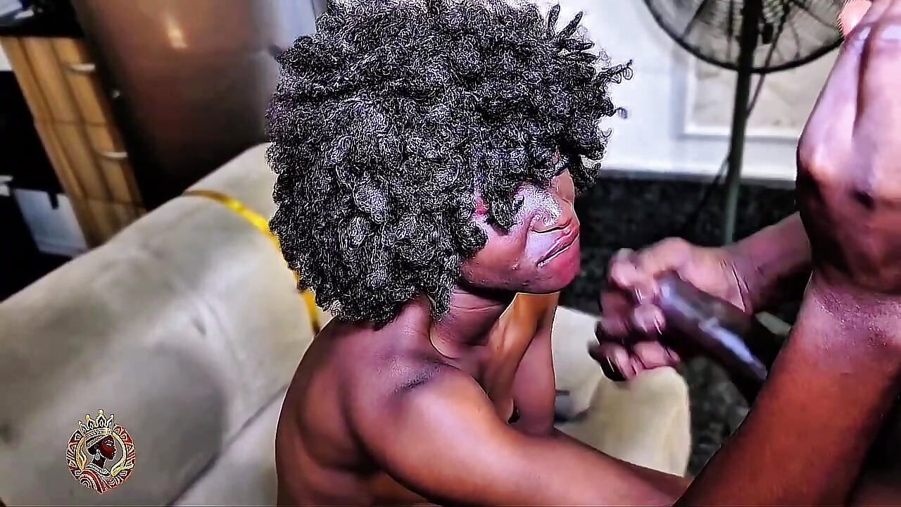 Une verge jouit sur son joli visage