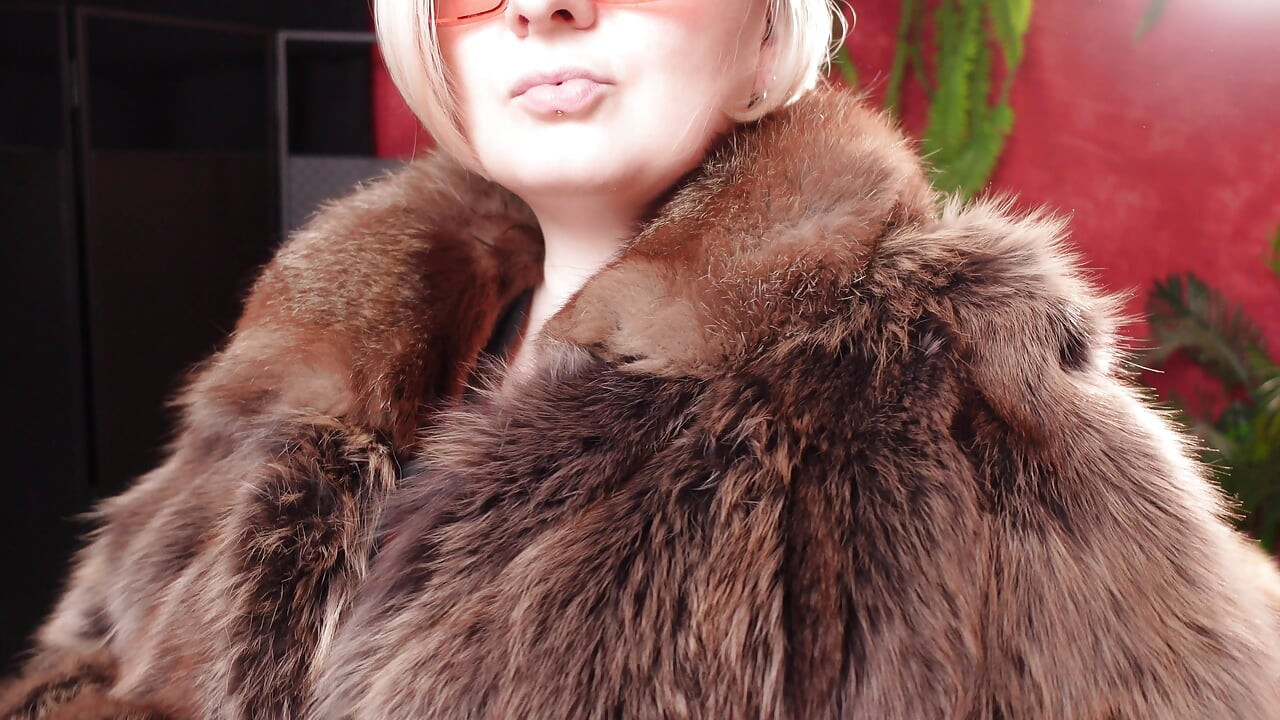 Koleksi kot bulu panas saya - bahagian 1 - MILF fetish Arya Grander