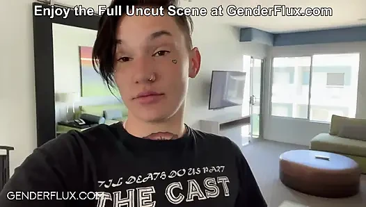 Kamu mau ngintip aku di kencan pertama kami?! Tony Slips & April Olsen untuk GenderFlux