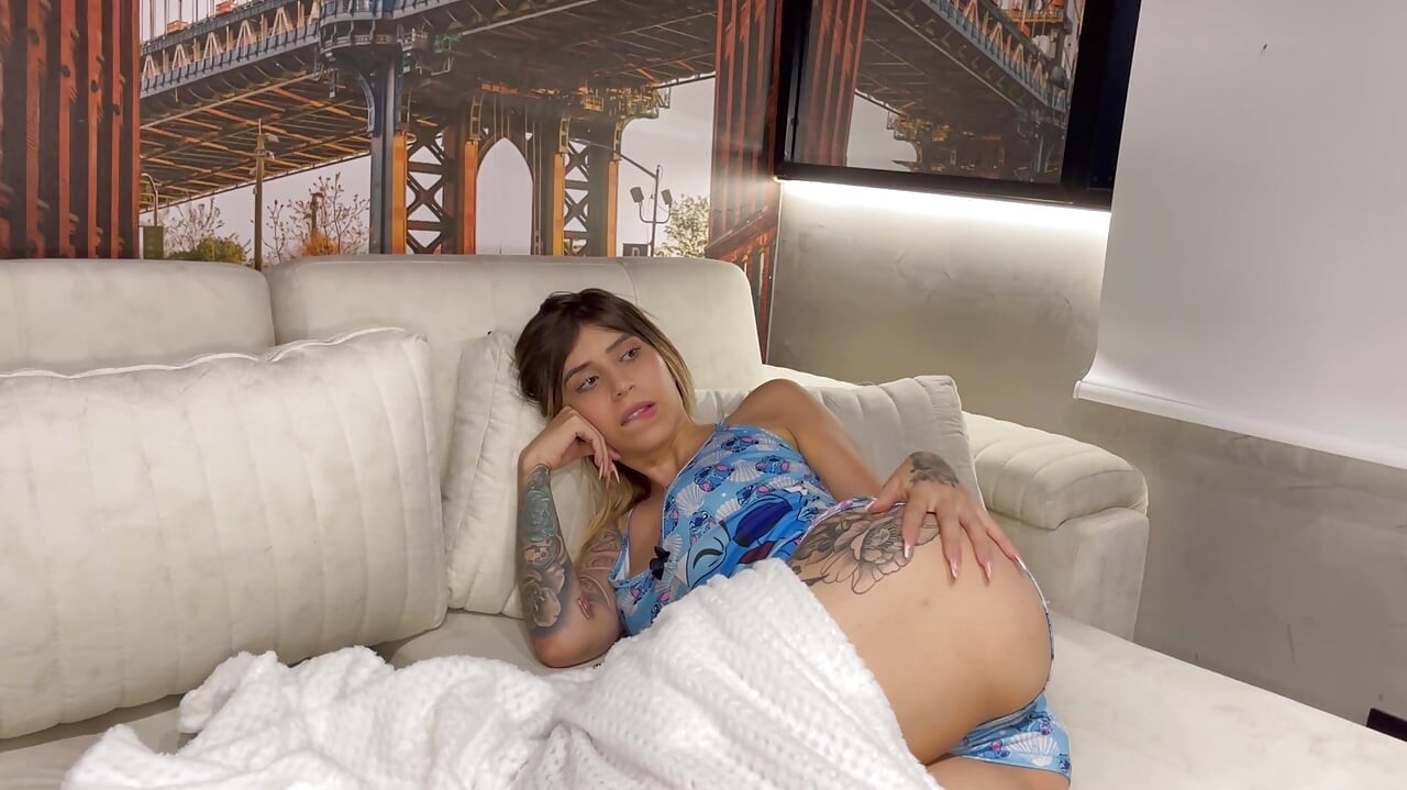 Night of terror and pleasure: Allison Sweet and the big ass Molly Smith devour each other between moans