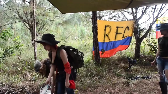 Latina pussy-eating outdoors in Jungle insurgent camp