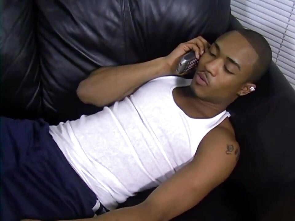 Veliki crni kurac sisa crno-bijeli tip jebe guzicu