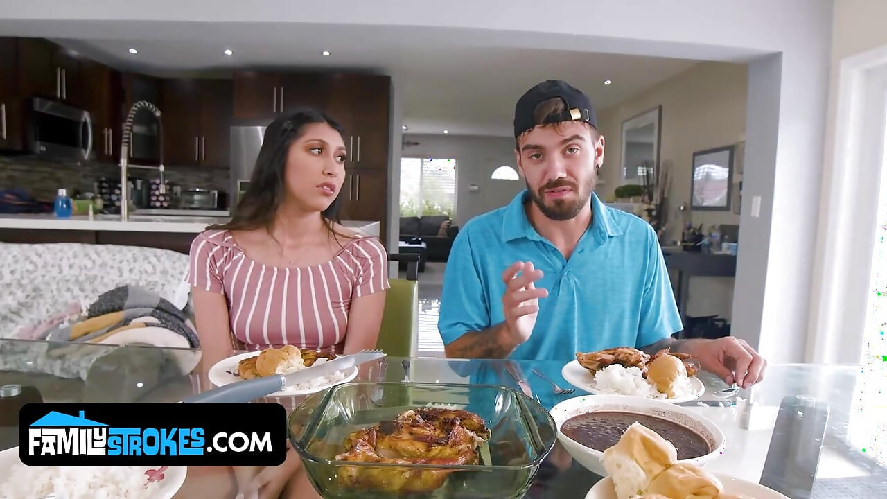 Premika Penelope Woods apne bhaee ke bare lnd ki savari karke apne premi ko chodti hai