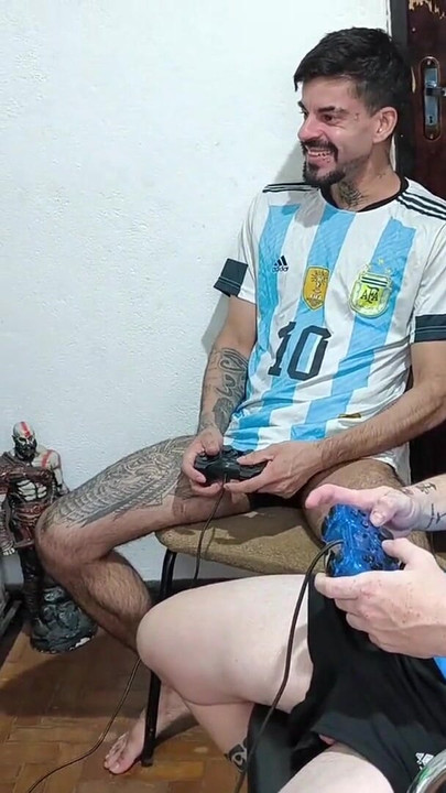 Spectacular moment from "whoever loses pays for the blowjob"