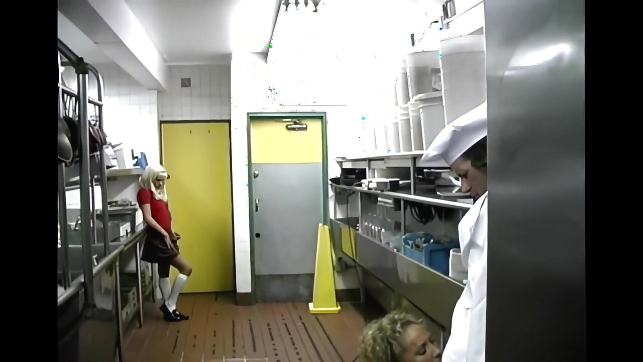 Şef tarafından sevişilen güzel bir orospu