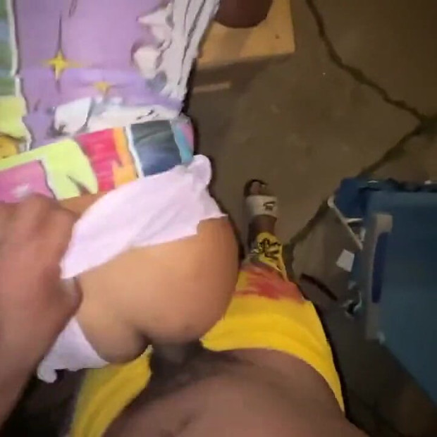 Monstruozni Kurac BBC Ušulja Se U Moje Dvorište i Jebi Me