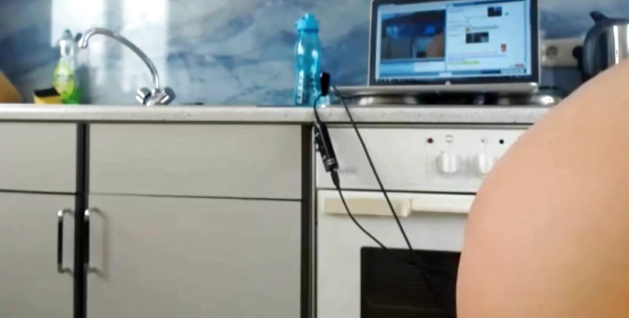 Desencadeando o desejo plugado, bunda e vibrador com Sexydea