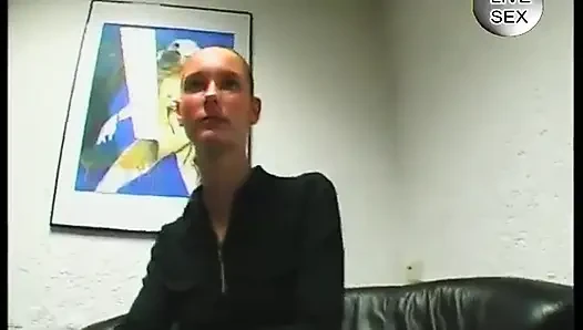 Skiny slut satisfy her pussy with glasses dildo