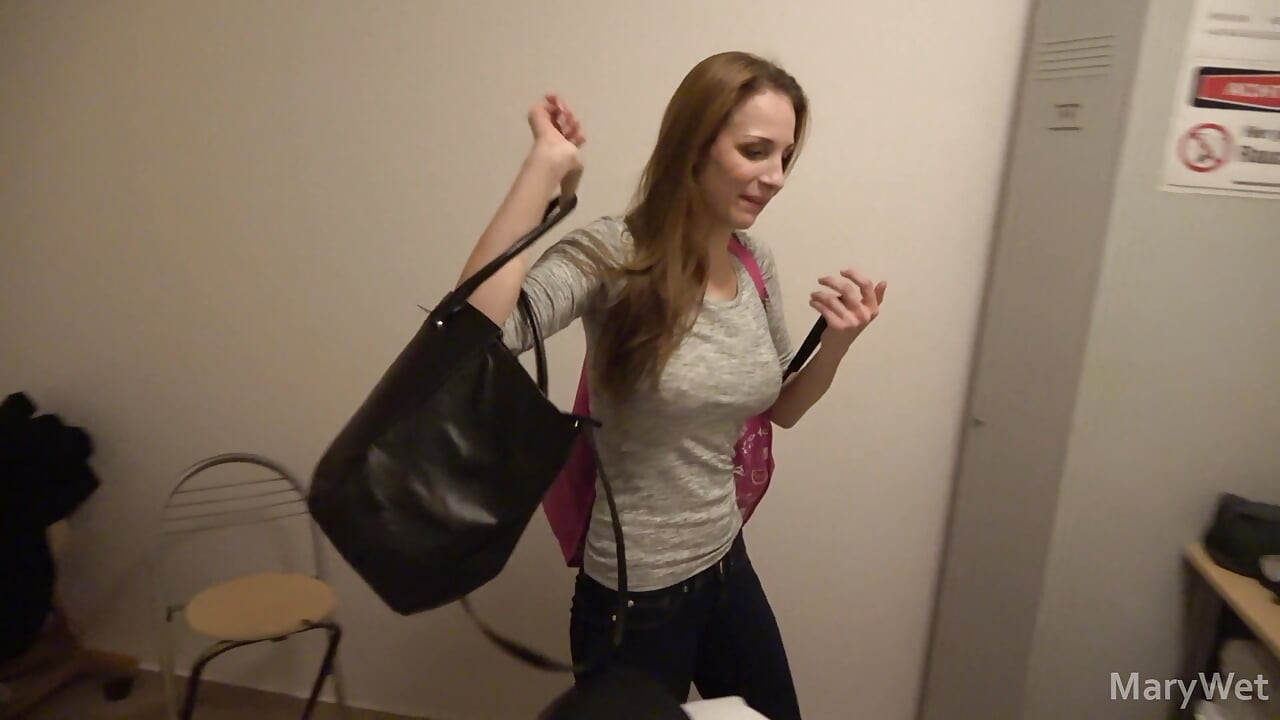 Θαυμαστής ρυμουλκήθηκε μετά από ζωντανή παράσταση στο Sauna Club!